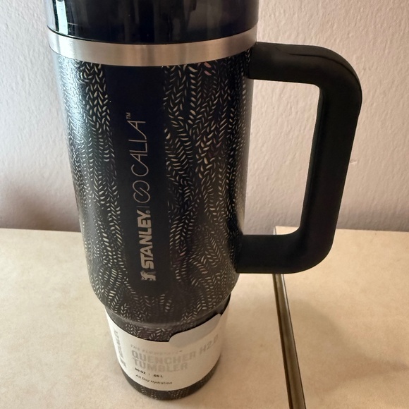 Stanley x Calia 30 oz Flowstate Quencher H2.0 Tumbler Black - Picture 2 of 7